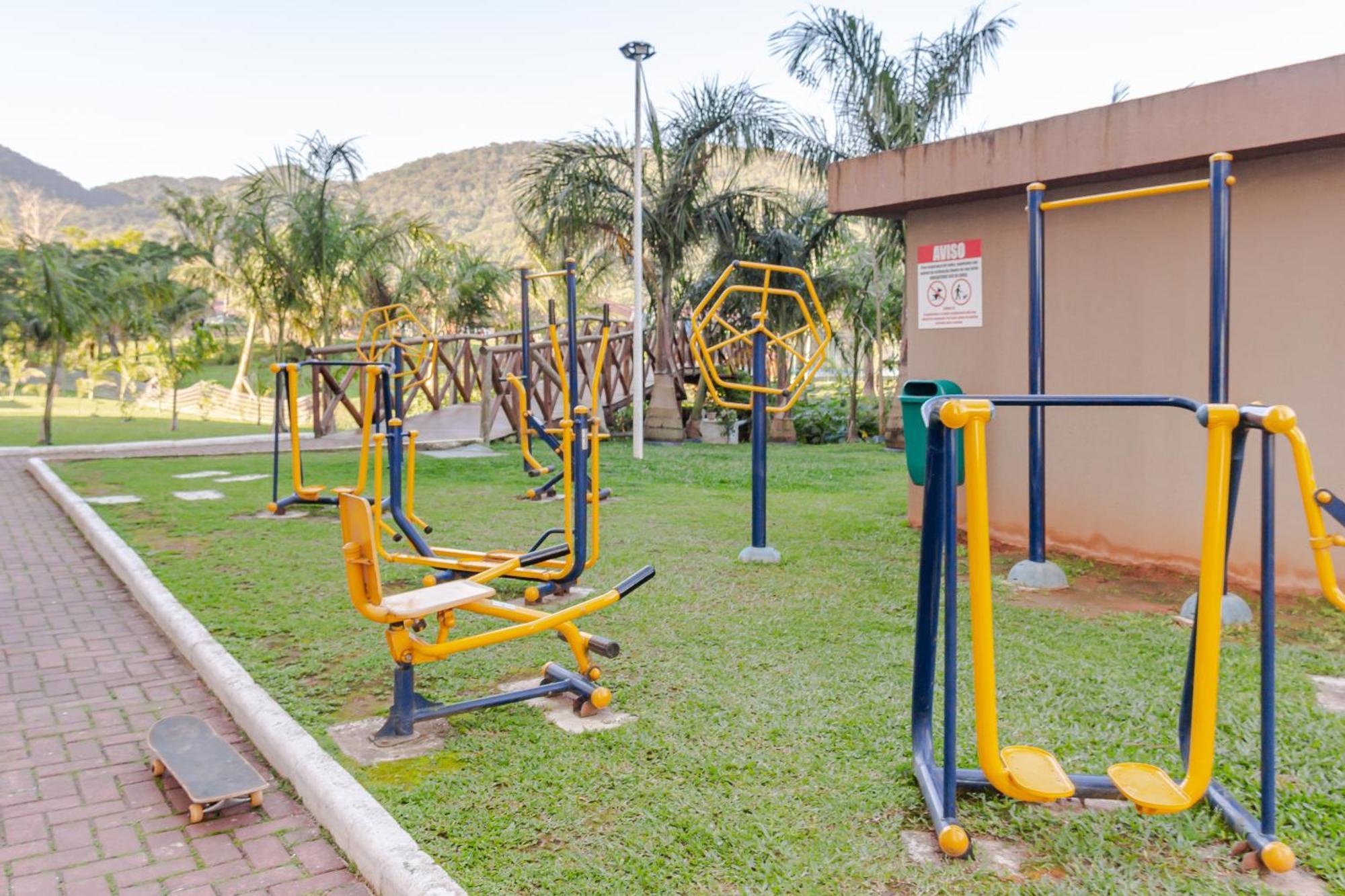 Apartment Vista Atlantico: Cond. Arborizado Em P1474 Itapema